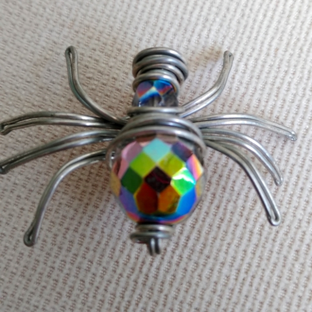 RENATE FAVOUR HANDMADE BEAD AND WIRE SPIDER PIN🕷️